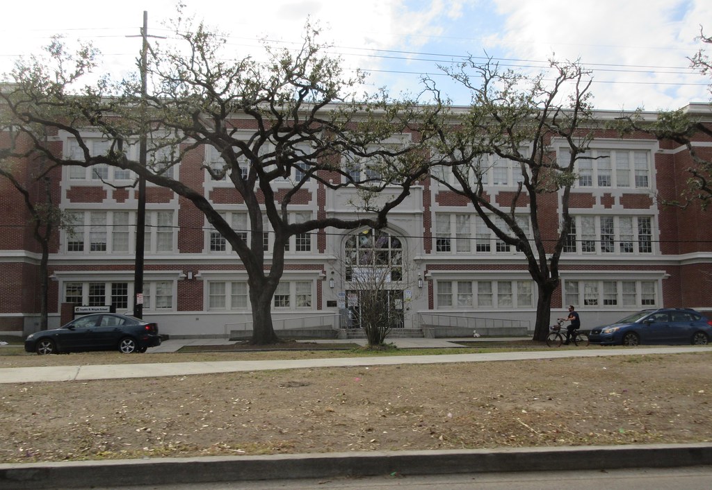 Napoleon Avenue, Uptown New Orleans In from St. Charles