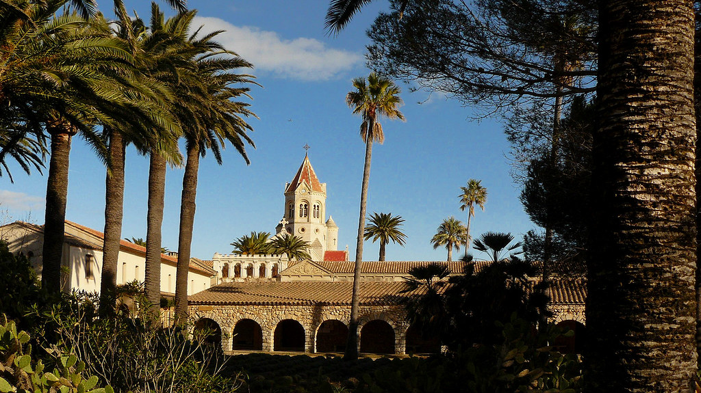 île St Honorat abbaye cistercienne de Lérins îles de Lér… Flickr