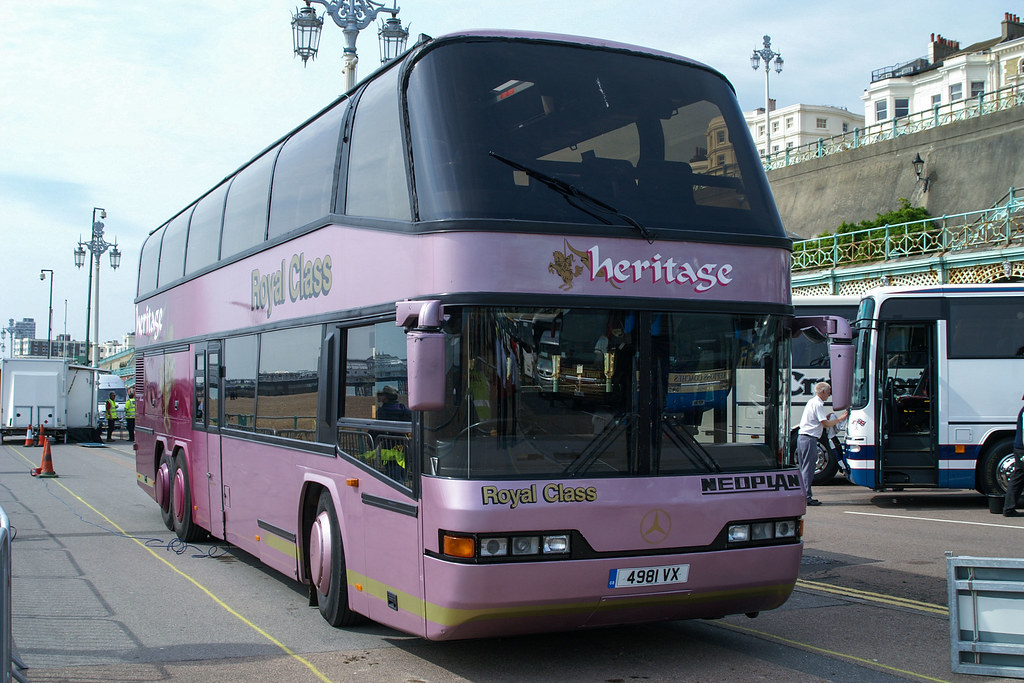 Coach Hire, Shoreham (WS) 4981 VX (R16 CED, R71 VVP, HST… Flickr