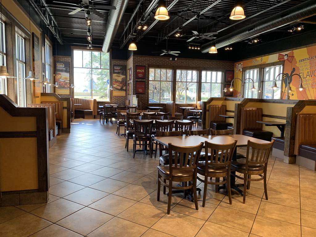 Zaxby's interior Zaxby's (3,905 square feet) 531 Oyster Po… Flickr