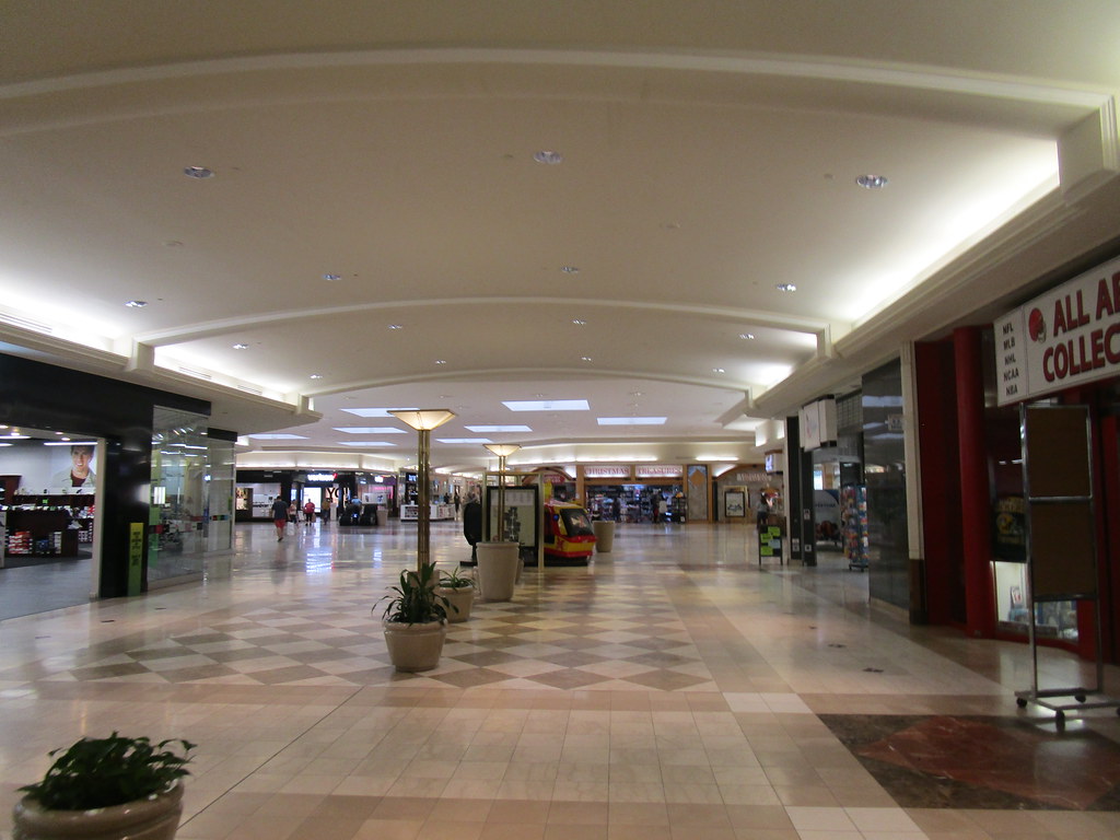 Oakdale Mall Johnson City, NY. August 2021. … Flickr