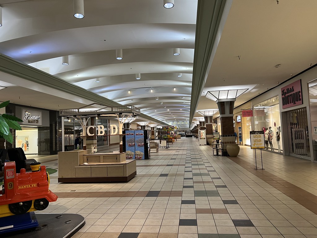 Lindale Mall Cedar Rapids, Iowa Nathan Bush Flickr