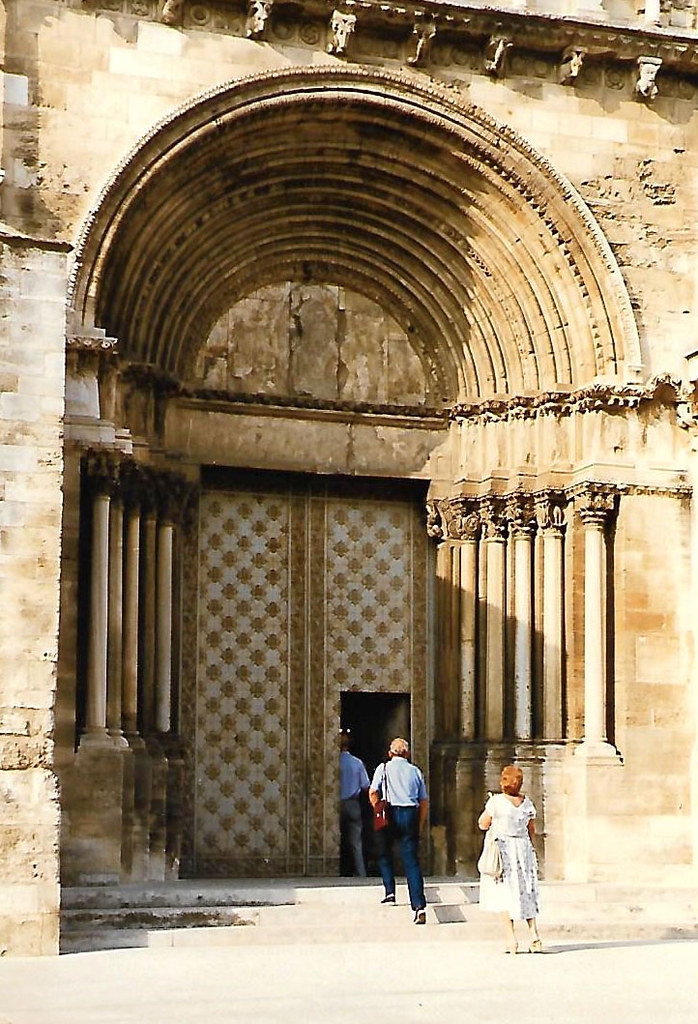 Tarascon, Rue de l'Ancient Collège, Eglise SainteMarthe, … Flickr