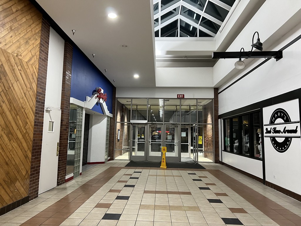 Lindale Mall Cedar Rapids, Iowa Nathan Bush Flickr