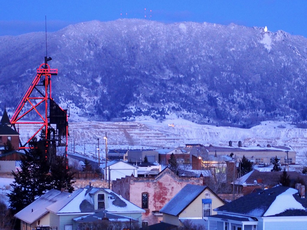 P3090117 Butte, Montana. Winter dusk. The temperature will… Flickr
