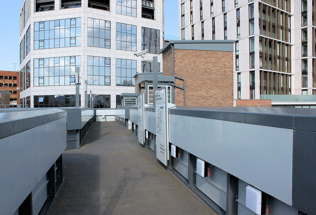 HarrowontheHill Underground station Footbridge between … Flickr