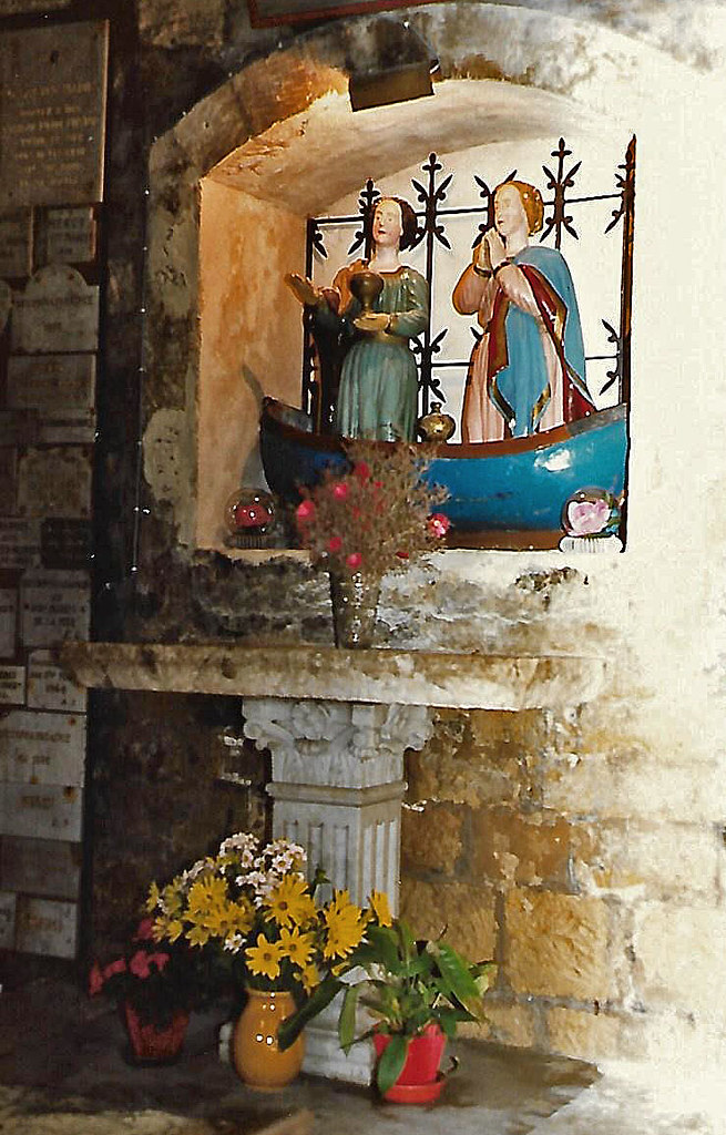 LesSaintsMariesdelaMer, NotreDamedelaMer, statues of St. Mary