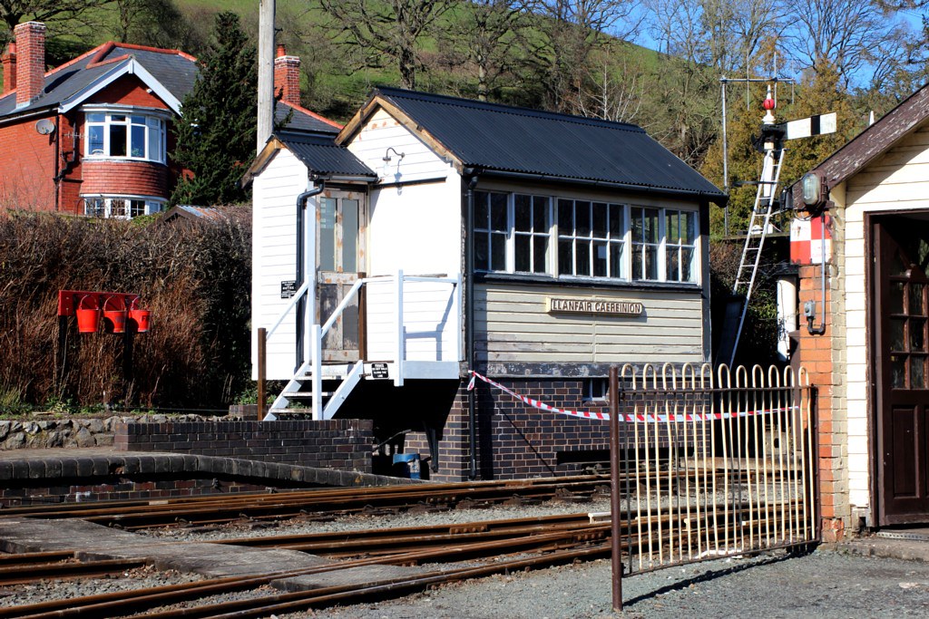 Llanfair Caereinion. The signalbox at Llanfair Caereinion… Flickr