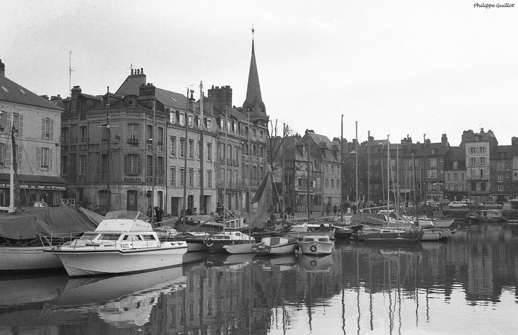 Honfleur le quai SainteCatherine Au fond, le clocher de… Flickr