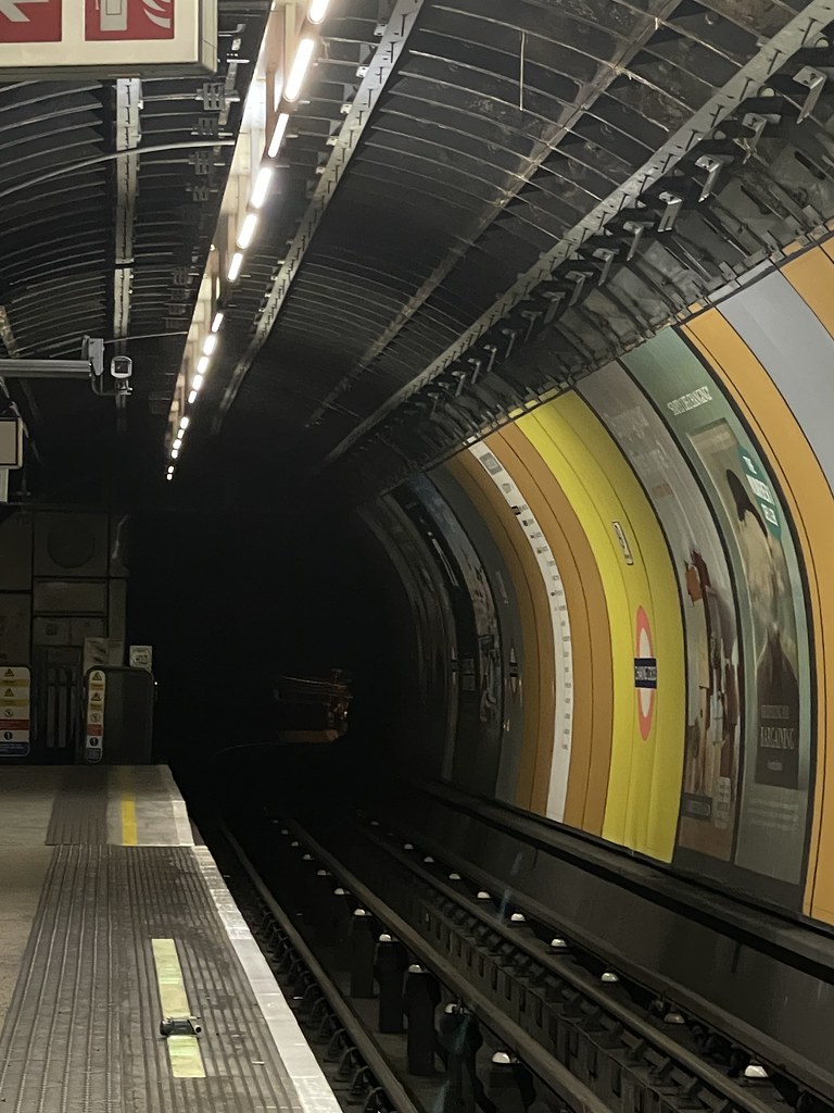 Disused Jubilee line platforms at Charing Cross Closed in … Flickr
