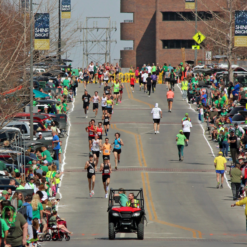 out and back to 7th St The telephoto lens shrinks the dist… Flickr