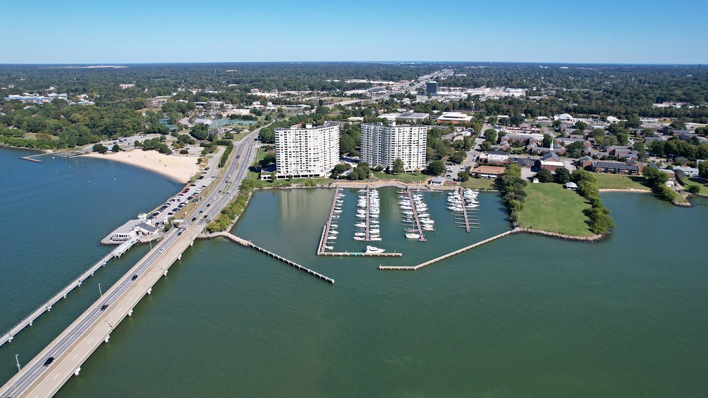 Windward Towers and Leeward Marina [01] Aerial view of the… Flickr