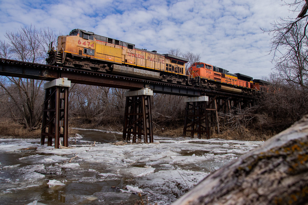 Hanley Falls, Minnesota A UP AC4400 leads a unit grain tra… Flickr