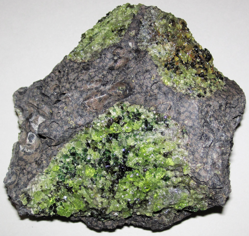 Peridotite mantle xenoliths in phonotephrite (Peridot Mesa Flow, Middle
