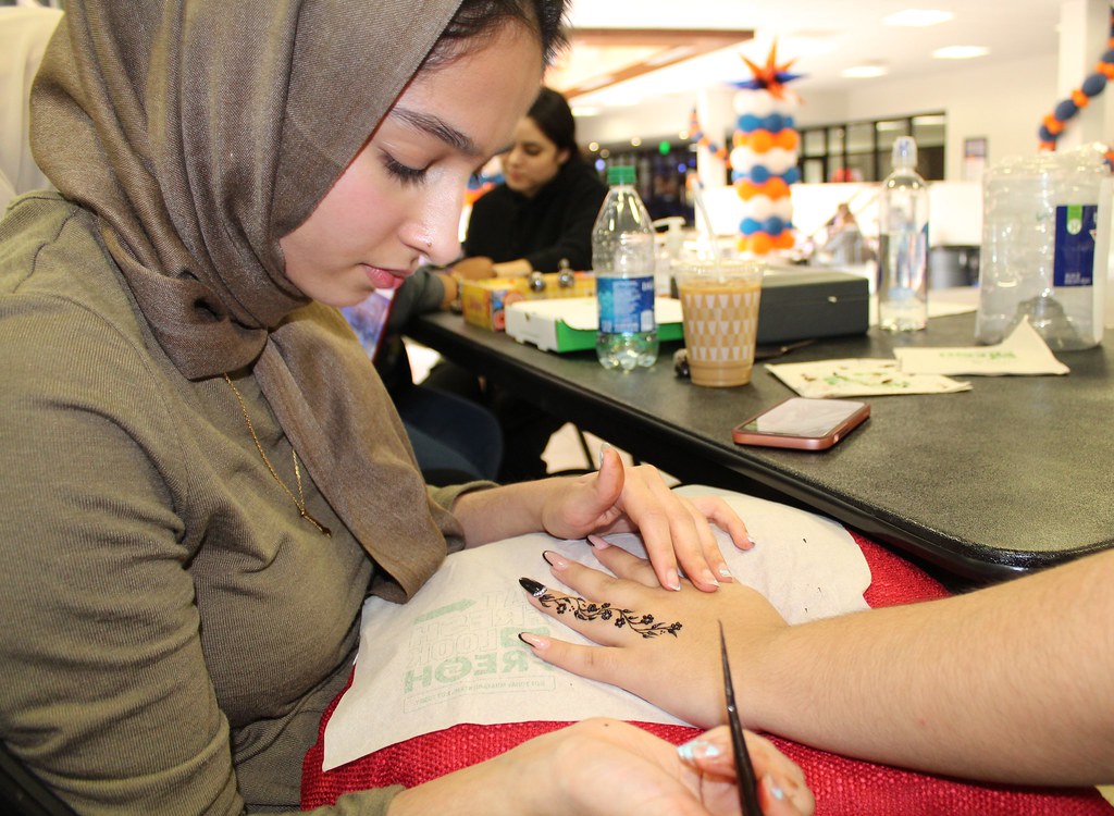 Backup Image 8 Fatima Ullah stretches the skin on a custom… Flickr