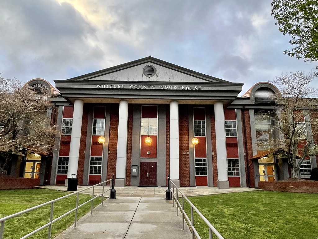 Entryway of Whitley County Courthouse in Williamsburg, Ken… Flickr