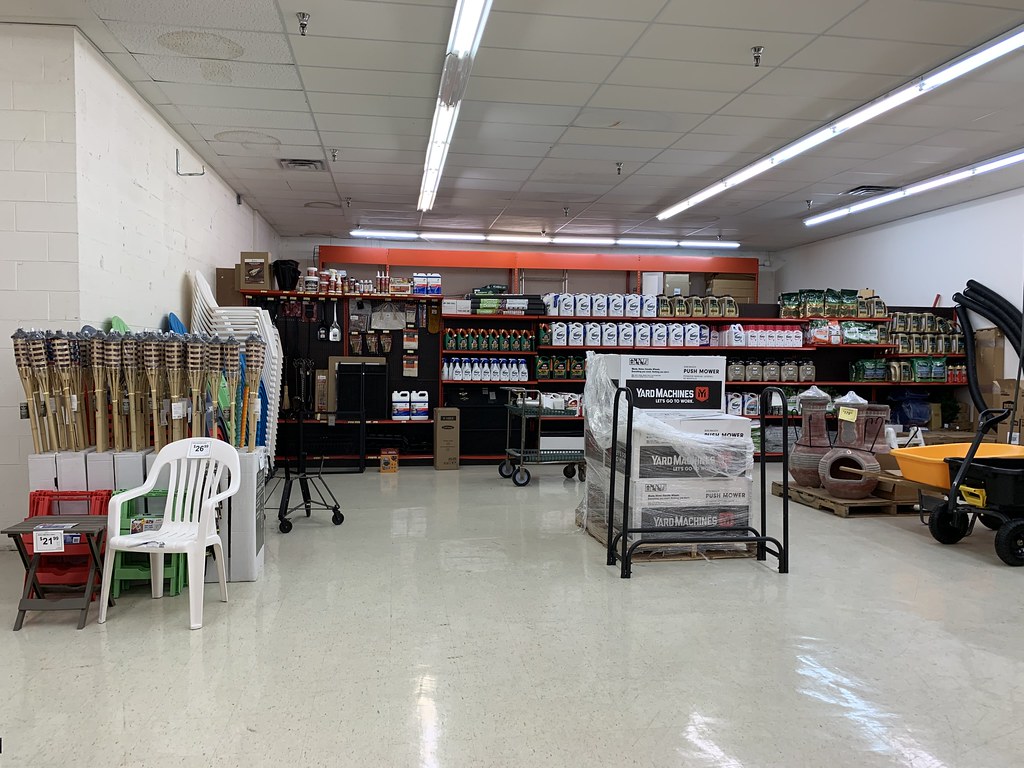 Taylor's Do It Center interior Taylor's Do It Center 475H… Flickr