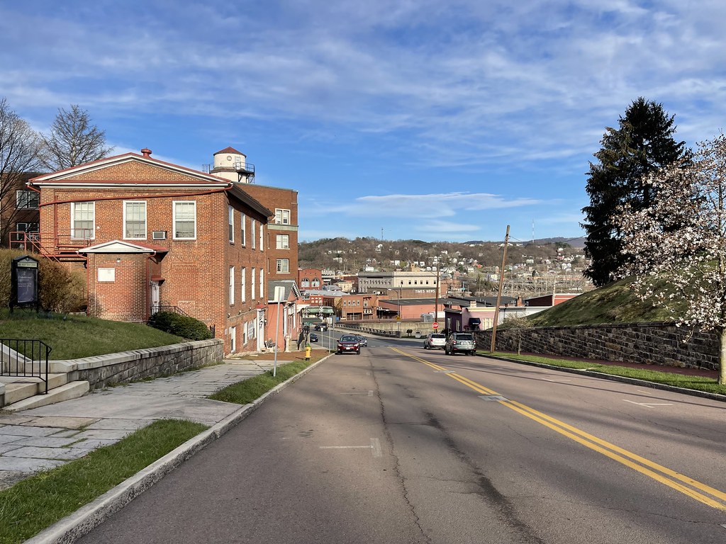 Washington Street in Cumberland, Maryland. devtmefl Flickr