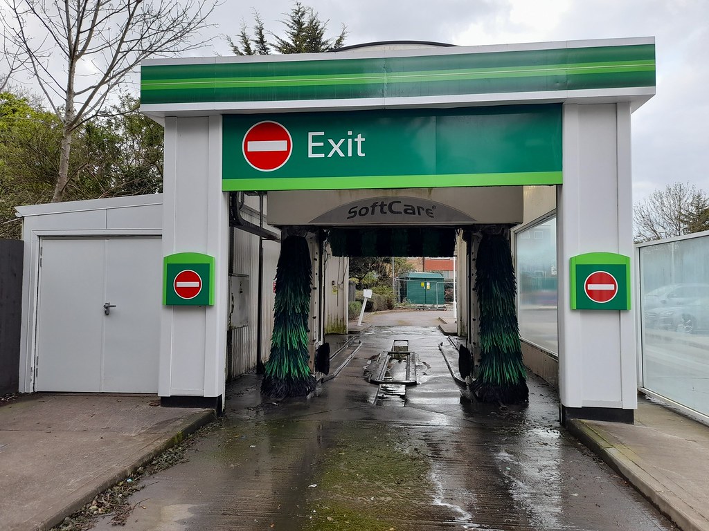 BP car wash, Perivale Washtec Softcare2 Pro with green str… Flickr