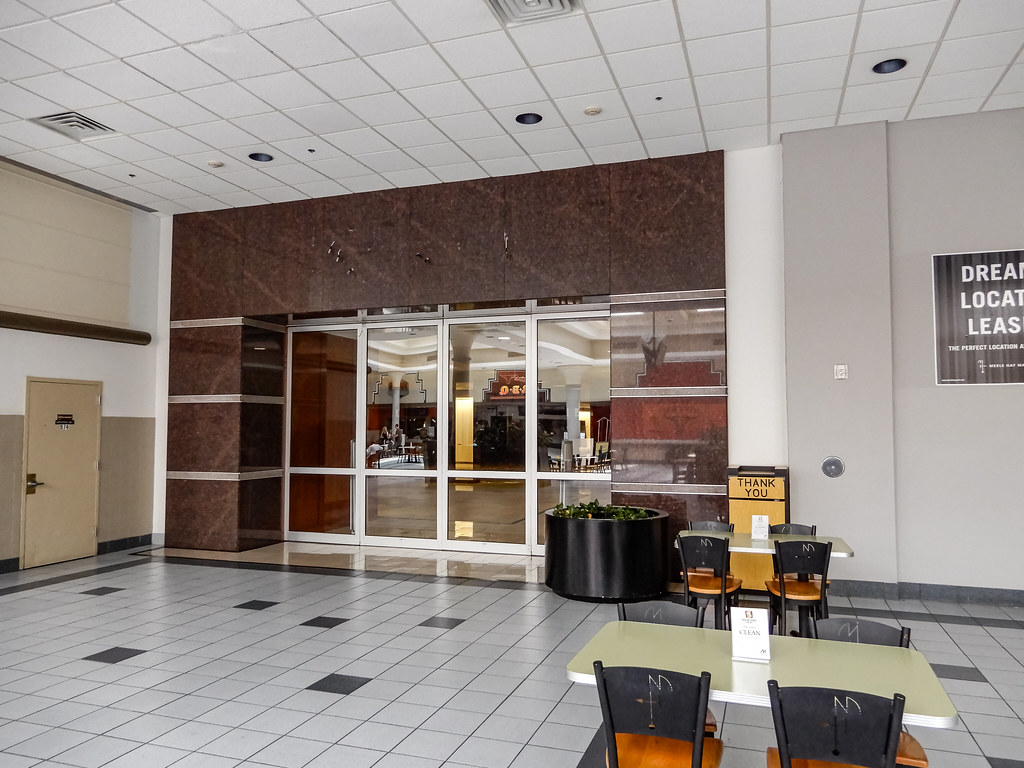 Former Younkers (FamousBarr) "Merle Hay Mall" Des Moine… Flickr