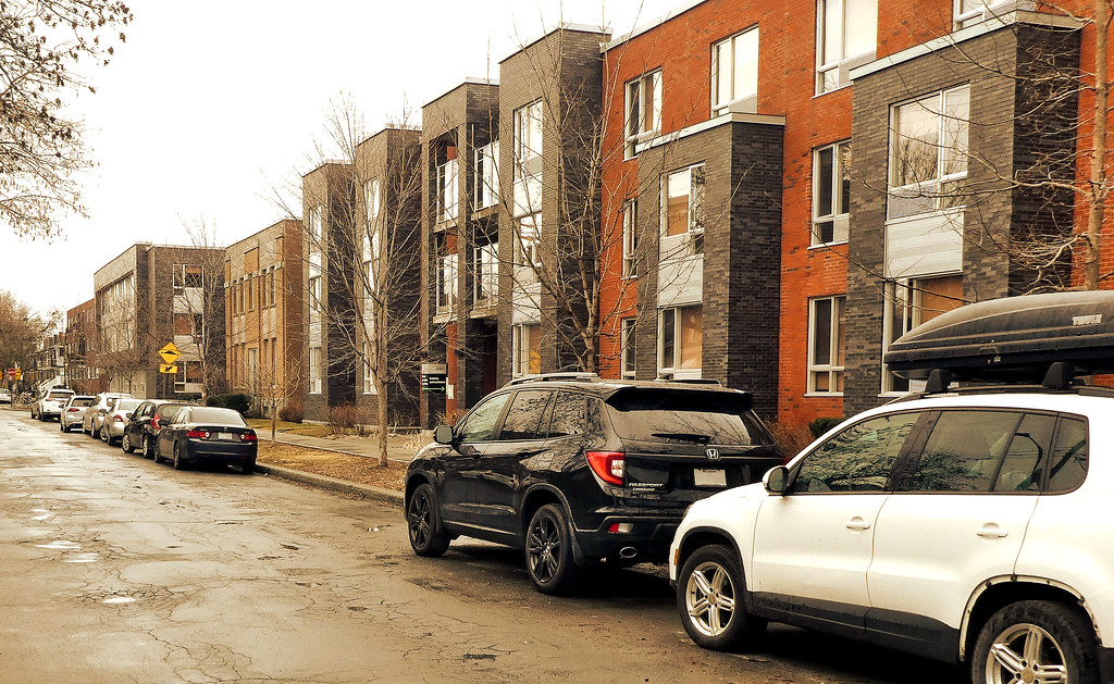 Montréal, 10 Avril 2022. Rue Garnier vers le Sud, près de rue Saint
