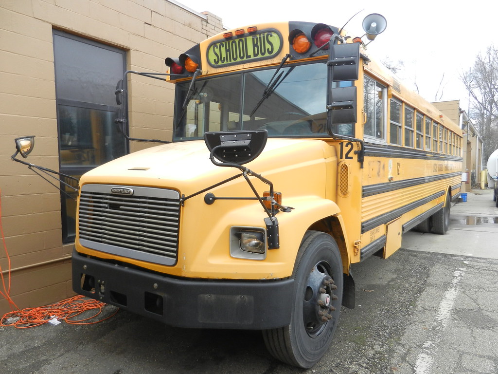 Howland Local School District 12 (2) Bus lot Warren, OH.… Flickr