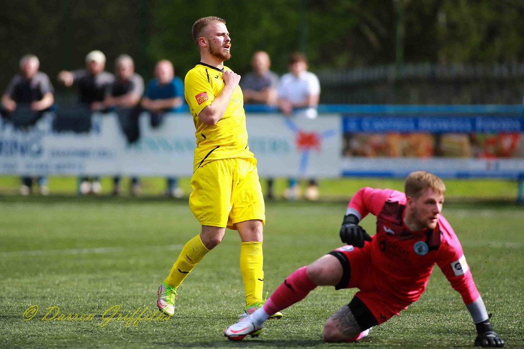 150422_SM_3210 15.04.22 Cambrian & Clydach Vale BGC v P… Flickr