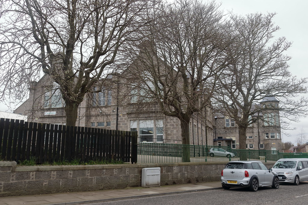 Woodside School,Clifton Road,Aberdeen_apr 22_5422 Alan Longmuir. Flickr