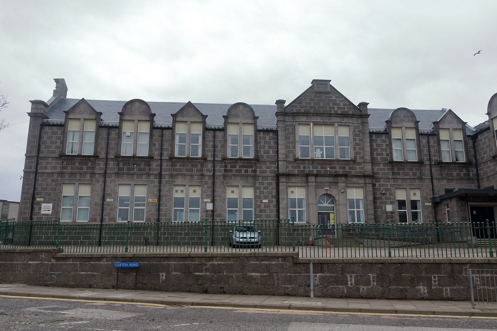 Woodside School,Clifton Road,Aberdeen_apr 22_5424 Alan Longmuir. Flickr