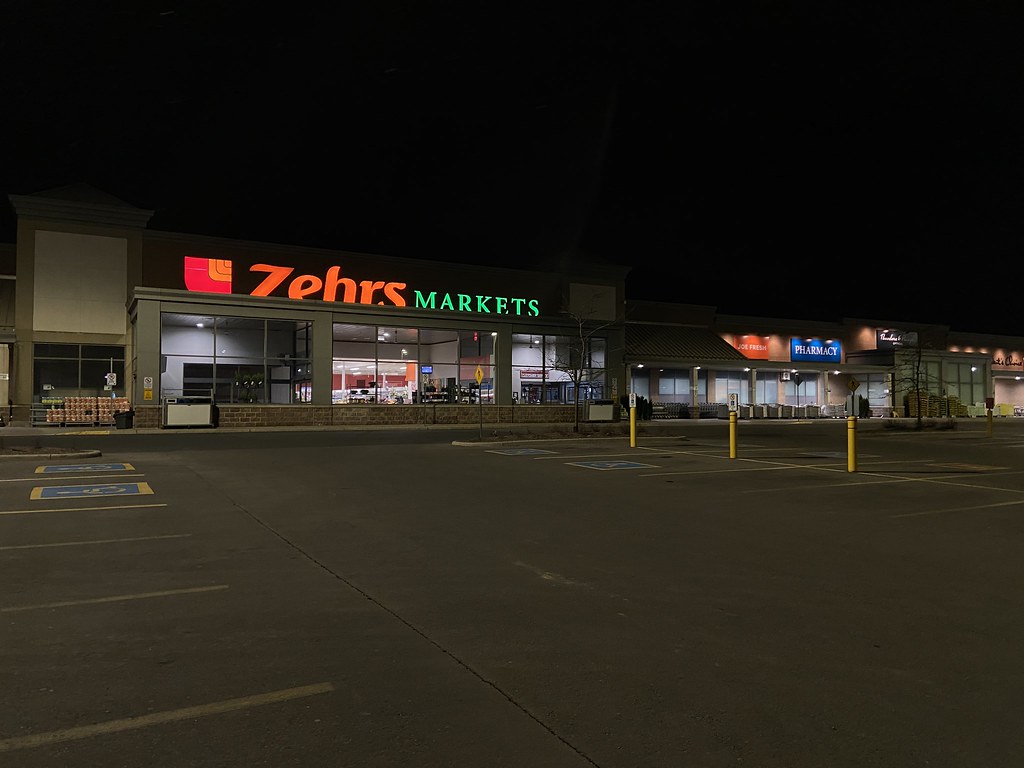 Zehrs Imperial 559, Guelph Some nighttime shots of this Z… Flickr