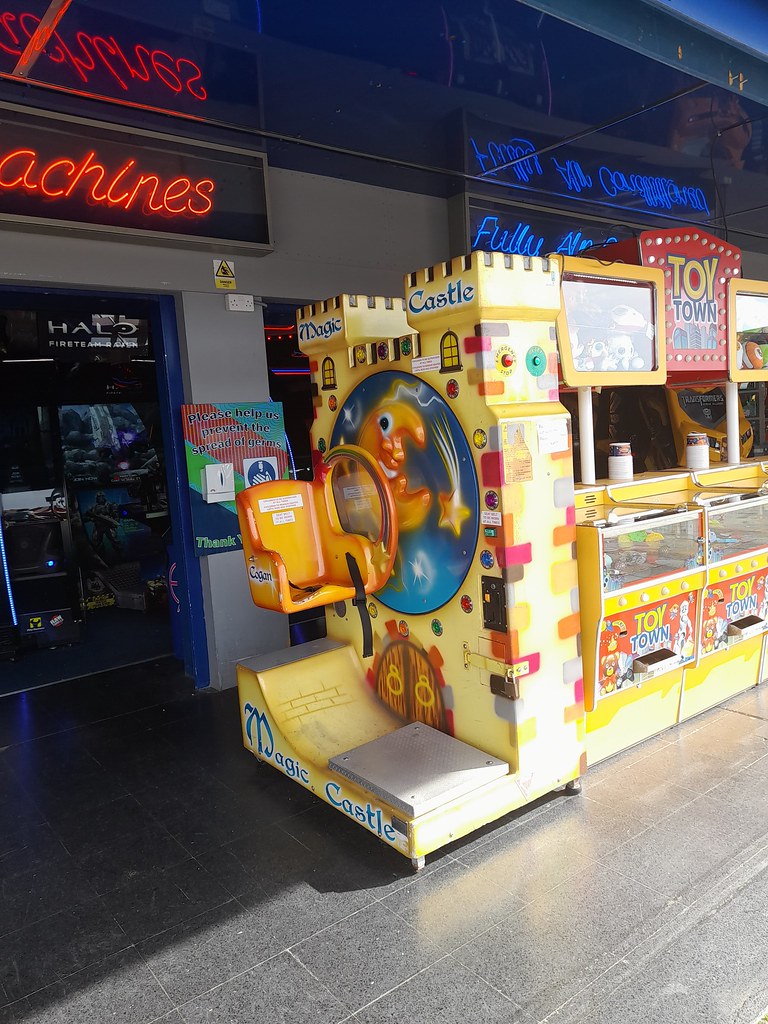 Southend On Sea Electric Avenue Arcade Cogan V1 Gold Magic… Flickr