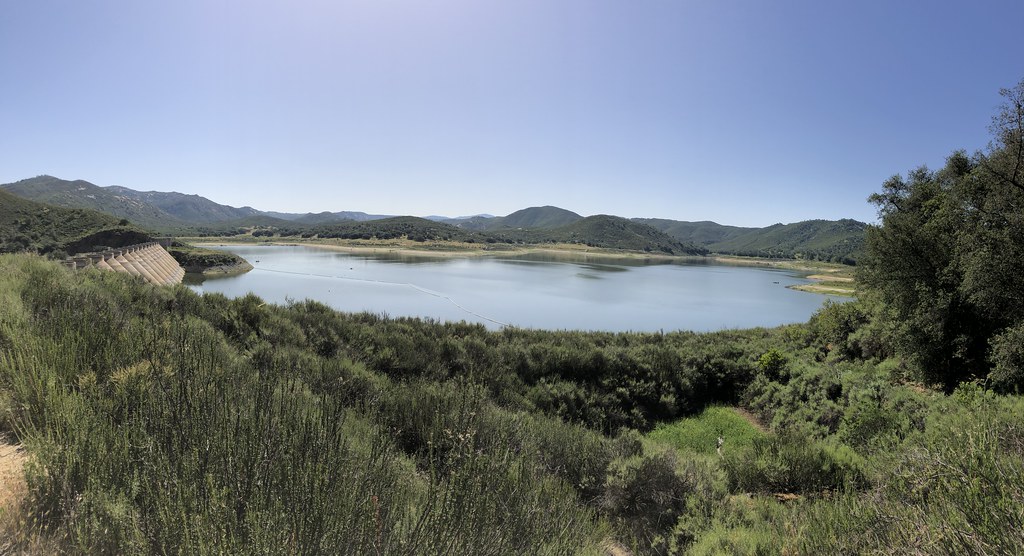 Lake Sutherland A view of the Sutherland Dam. Ramona, Cali… Flickr