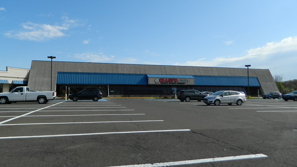 Ollie's Bargain Outlet Ollie's Bargain Outlet 108 (31,616… Flickr