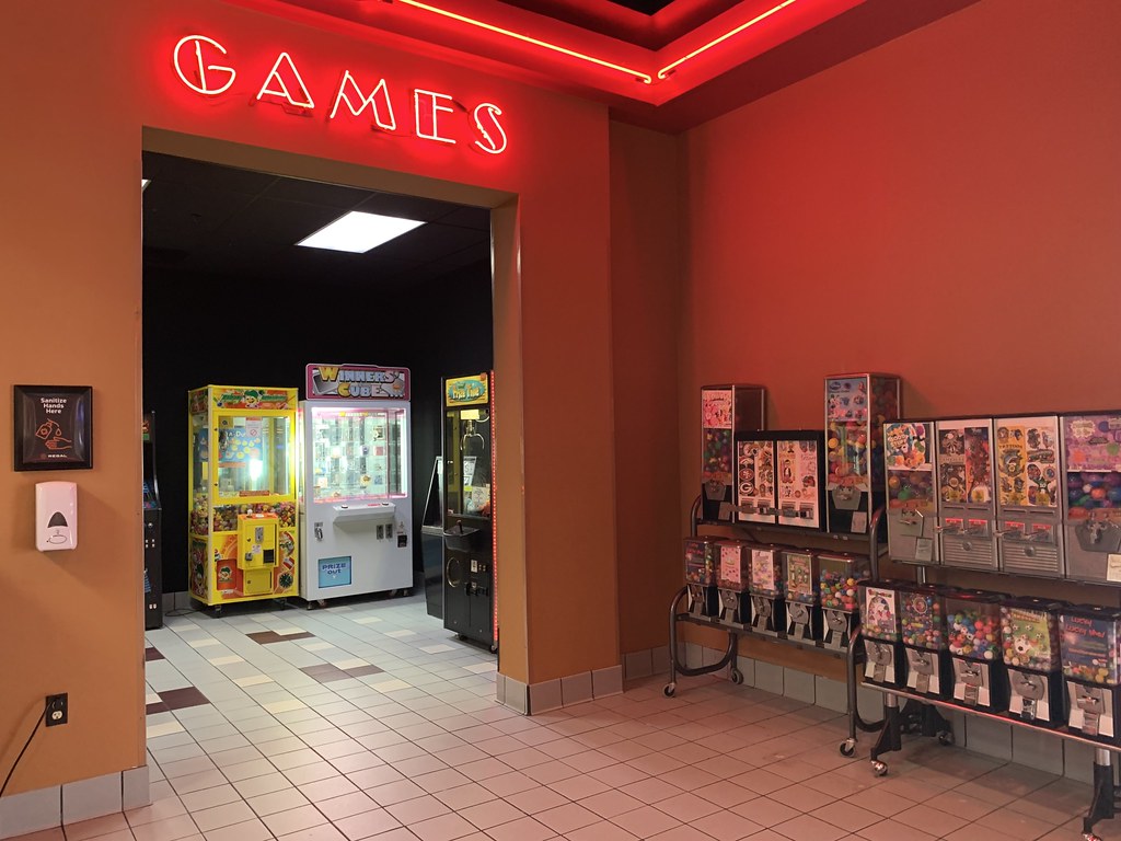 Regal Barn Plaza interior Regal Barn Plaza (48,840 square … Flickr