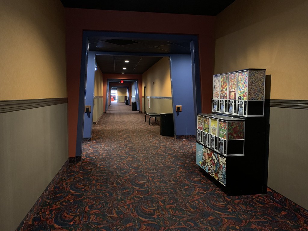 Regal Barn Plaza interior Regal Barn Plaza (48,840 square … Flickr