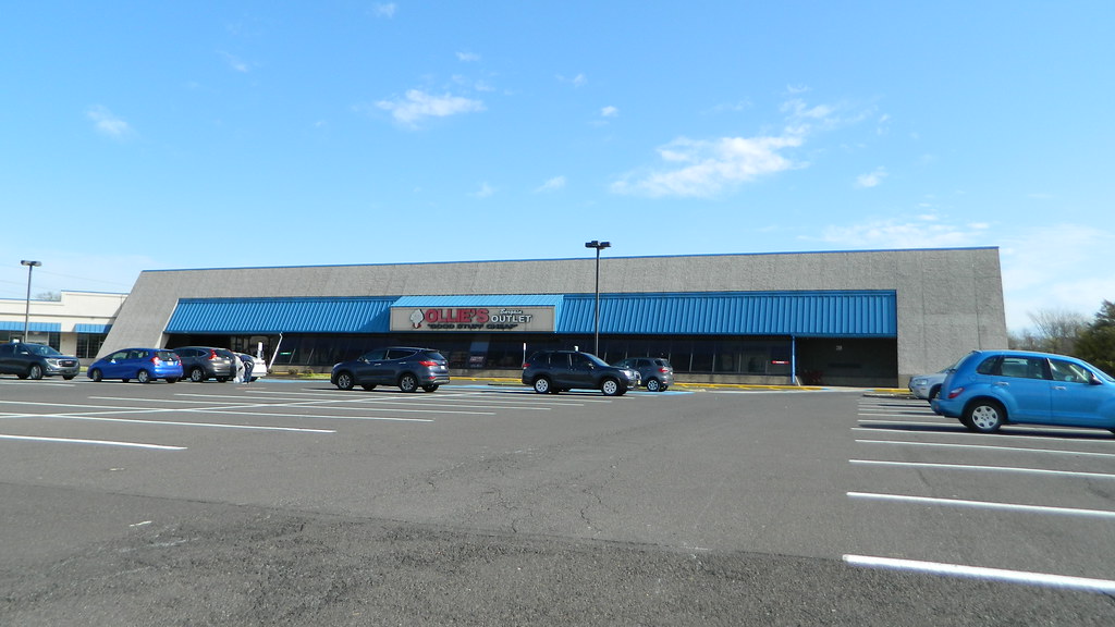 Ollie's Bargain Outlet Ollie's Bargain Outlet 108 (31,616… Flickr