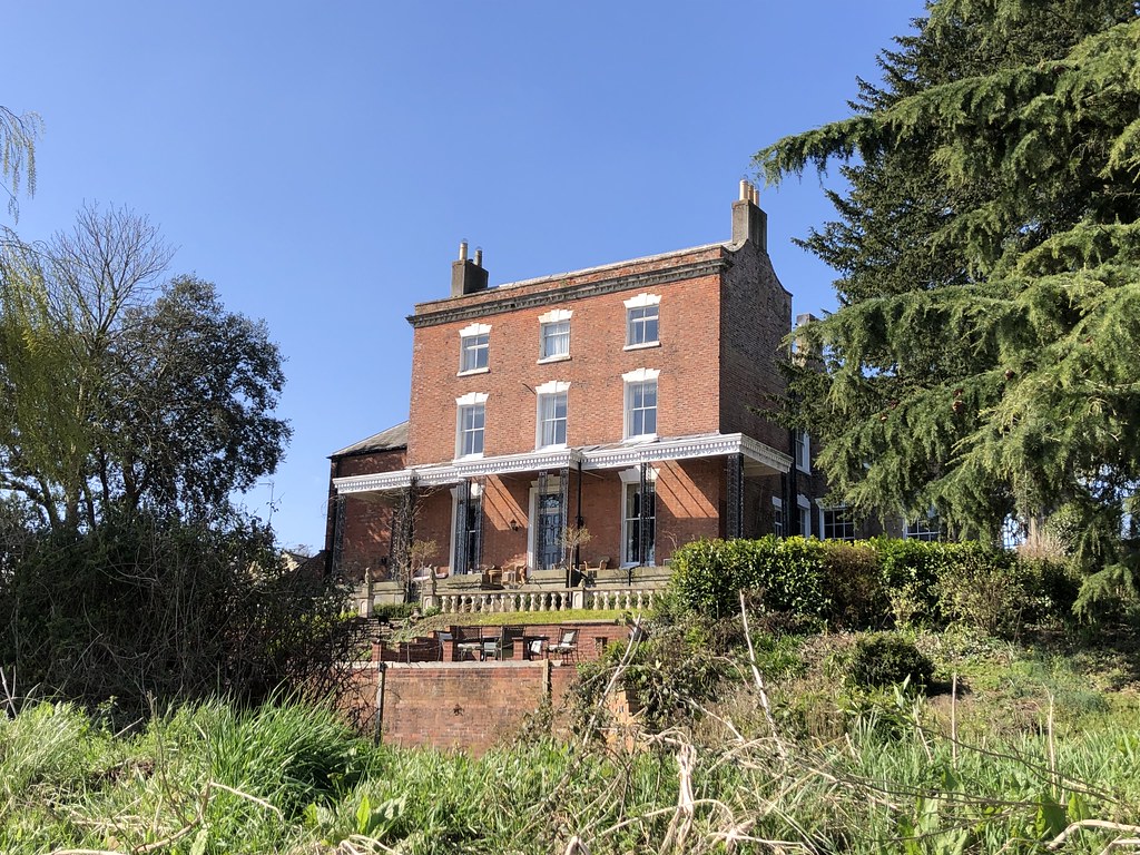 Newnham on Severn emalone17 Flickr