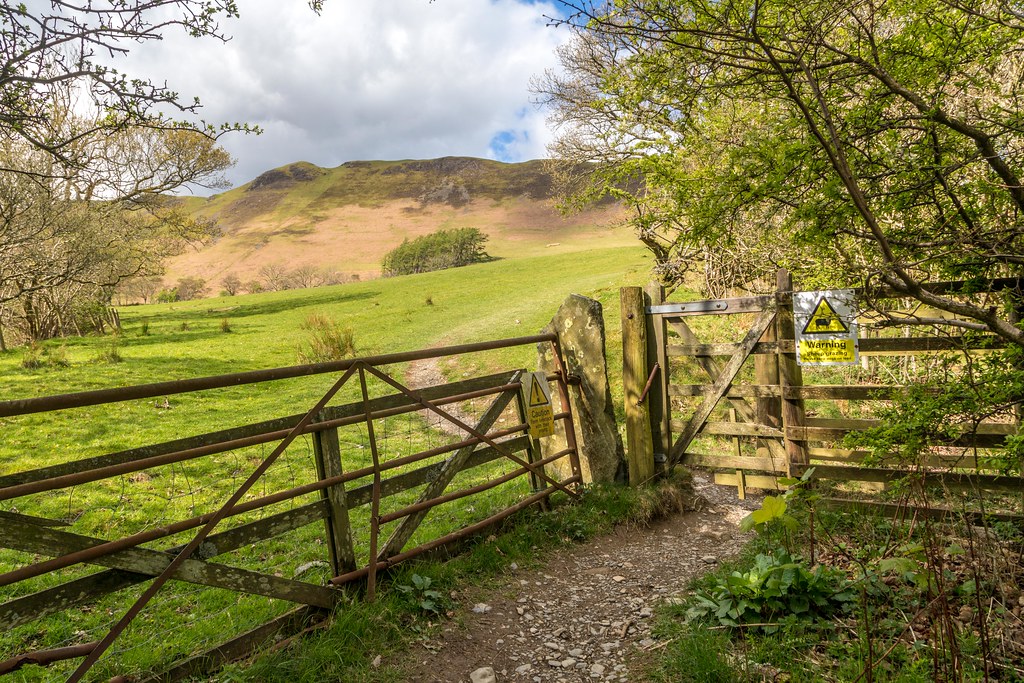 Low Fell www.andrewswalks.co.uk/lowfell16.html Andrew Locking