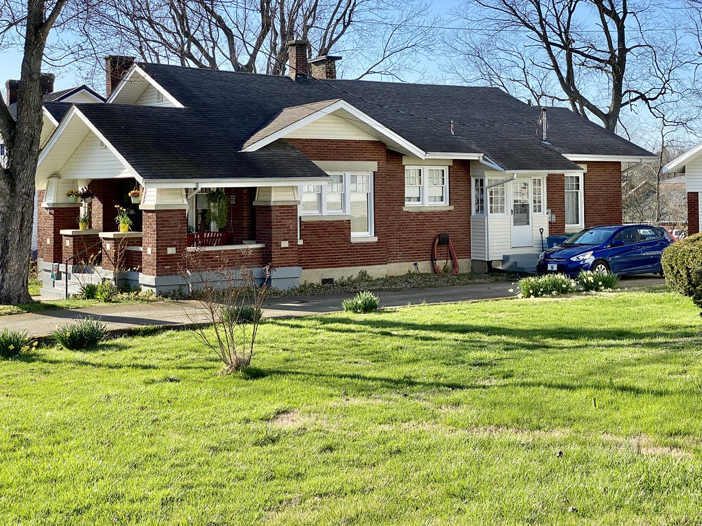 3rd Street, Perryville, KY Built in 1923, this Arts and Cr… Flickr