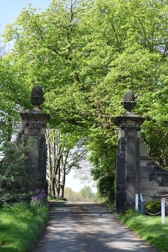 Heath Common, Wakefield 18th century gatepiers of Old Heat… Flickr