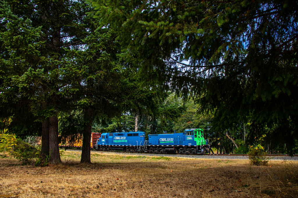 The Eugene Hauler rolls through Oregon behi… Flickr