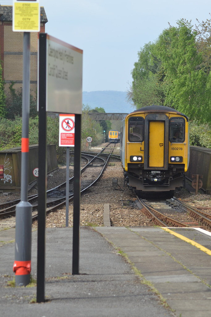 150278 arriving at Cardiff Queen Street with 2P67 1427 Rhy… Flickr