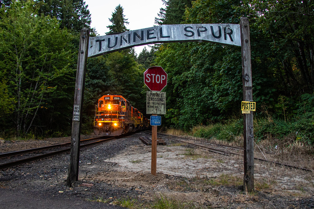 Cornelius Pass A rare, daylight 663 over Cornelius Pass em… Flickr