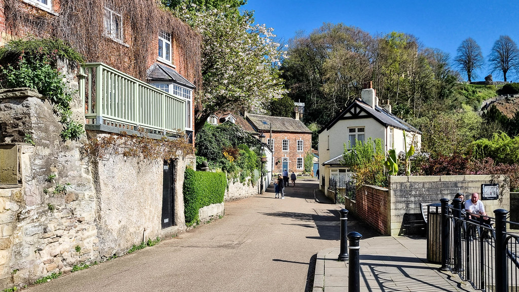 Knaresborough Waterside The quiet road normally busy wit… Flickr