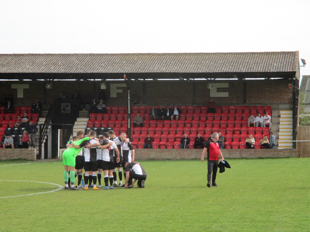Halstead Town FC vs Coggeshall United FC Thurlow Nunn East… Flickr