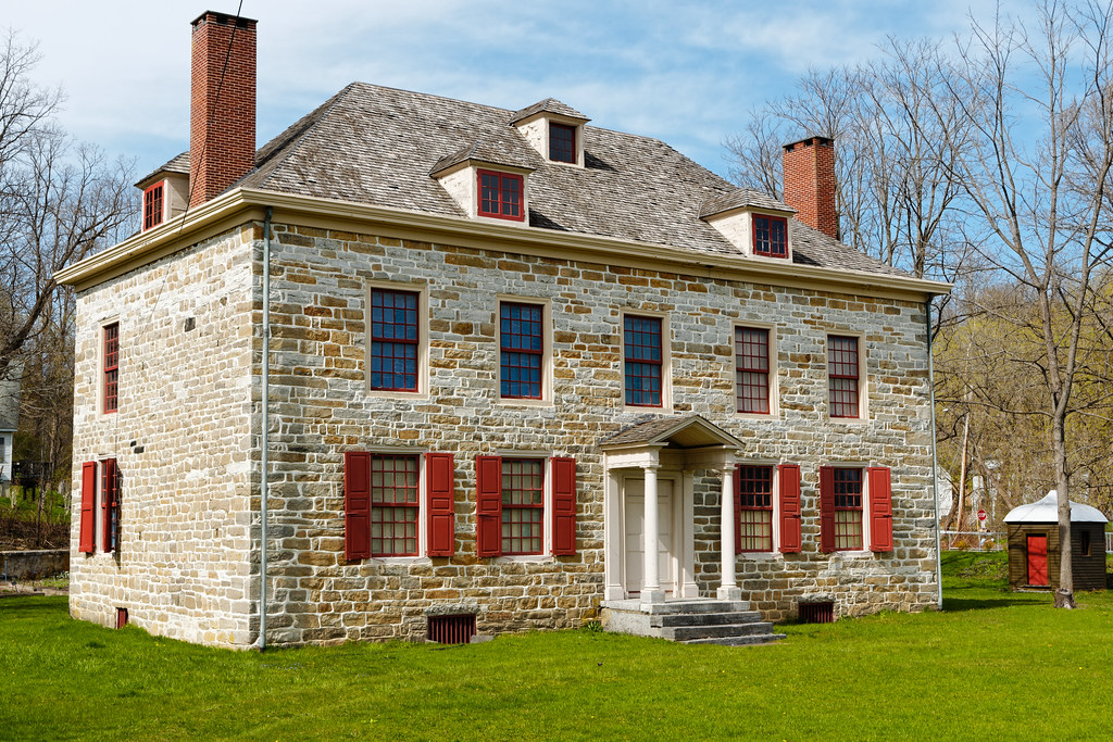 Old Fort Johnson Historic Mohawk Valley fort and home buil… Flickr