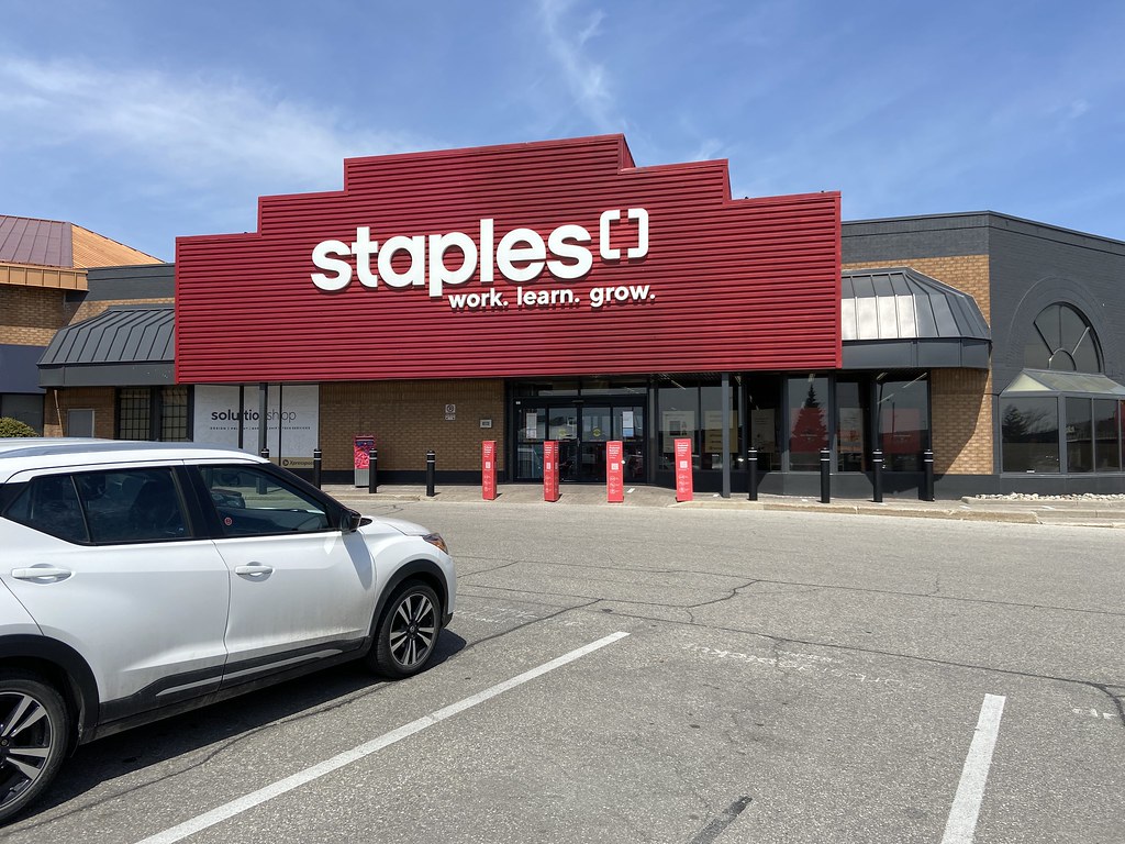 Staples, Etobicoke A new Staples location featuring Staple… Flickr