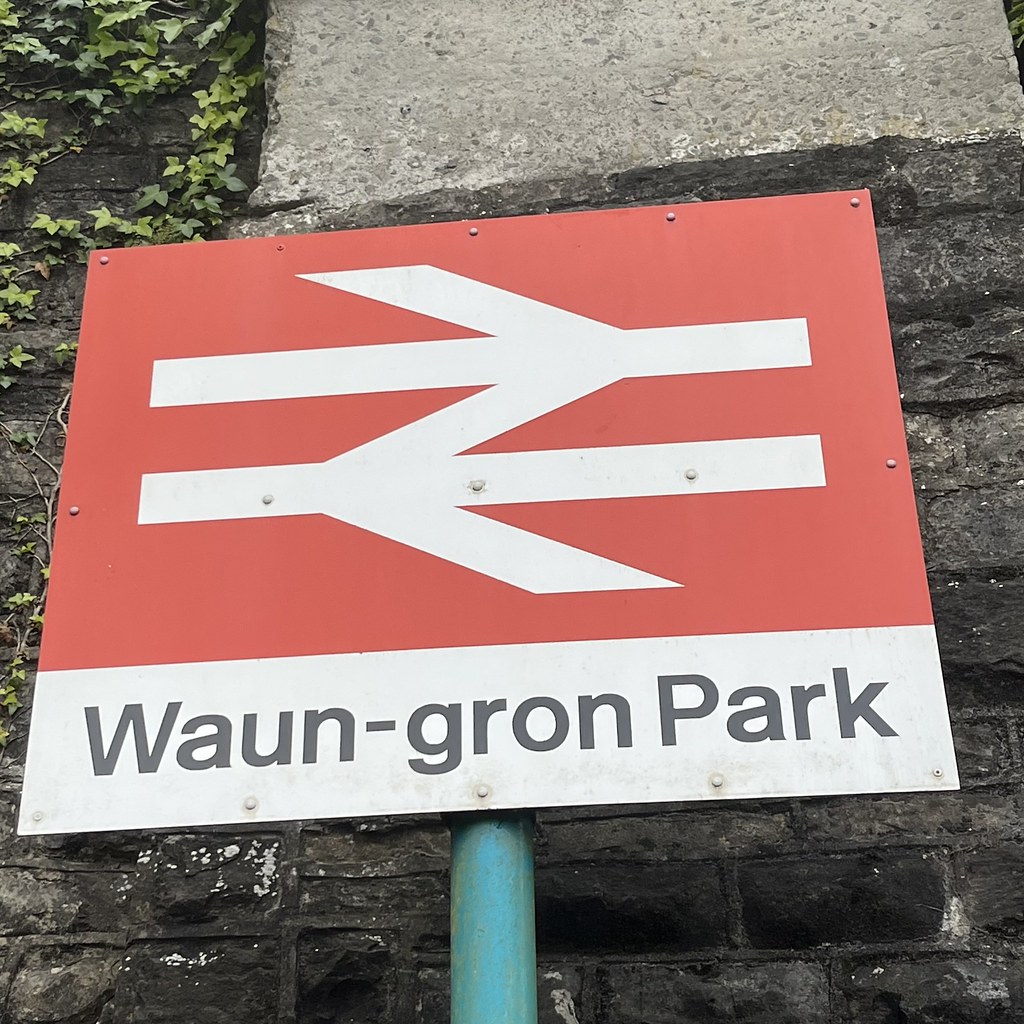 WaunGron Park Railway Station Graham Benbow Flickr