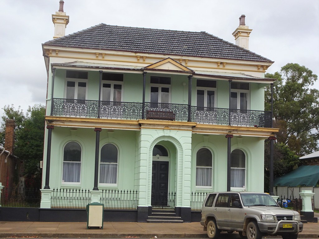 Molong NSW. Molong. The former National Bank. This was bui… Flickr