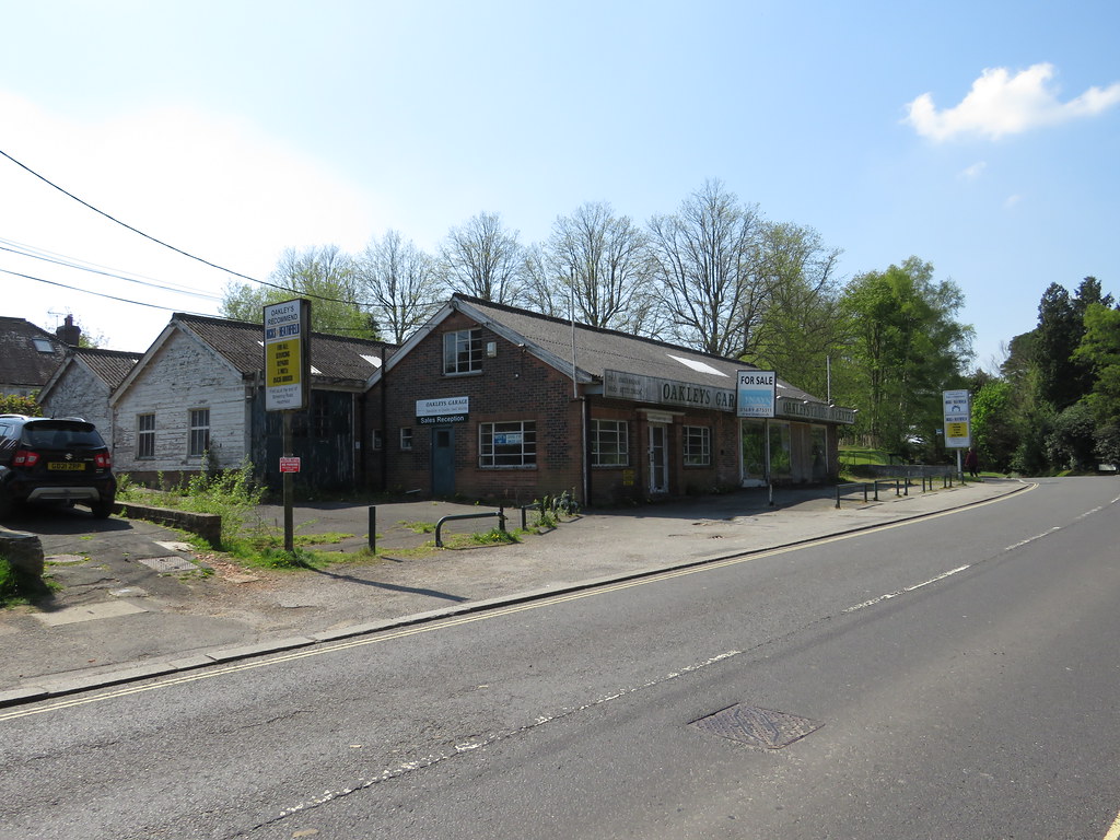 Abandoned Garage, Oakleys Garage, High Street, Burwash, Et… Flickr